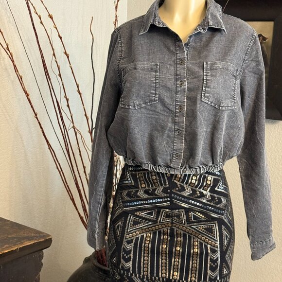 BLUSH BOUTIQUE long sleeved short waisted button front faded black BLOUSE - Picture 3 of 6